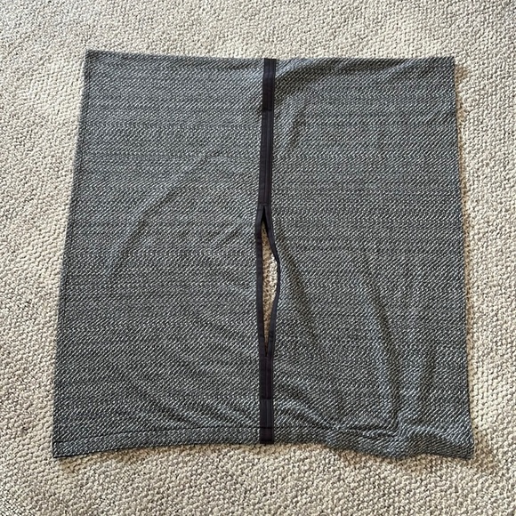 Lululemon Vinyasa Wrap Scarf Grey - Picture 1 of 13